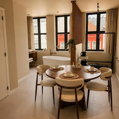 The Grand & Luxurious Loft شقة *